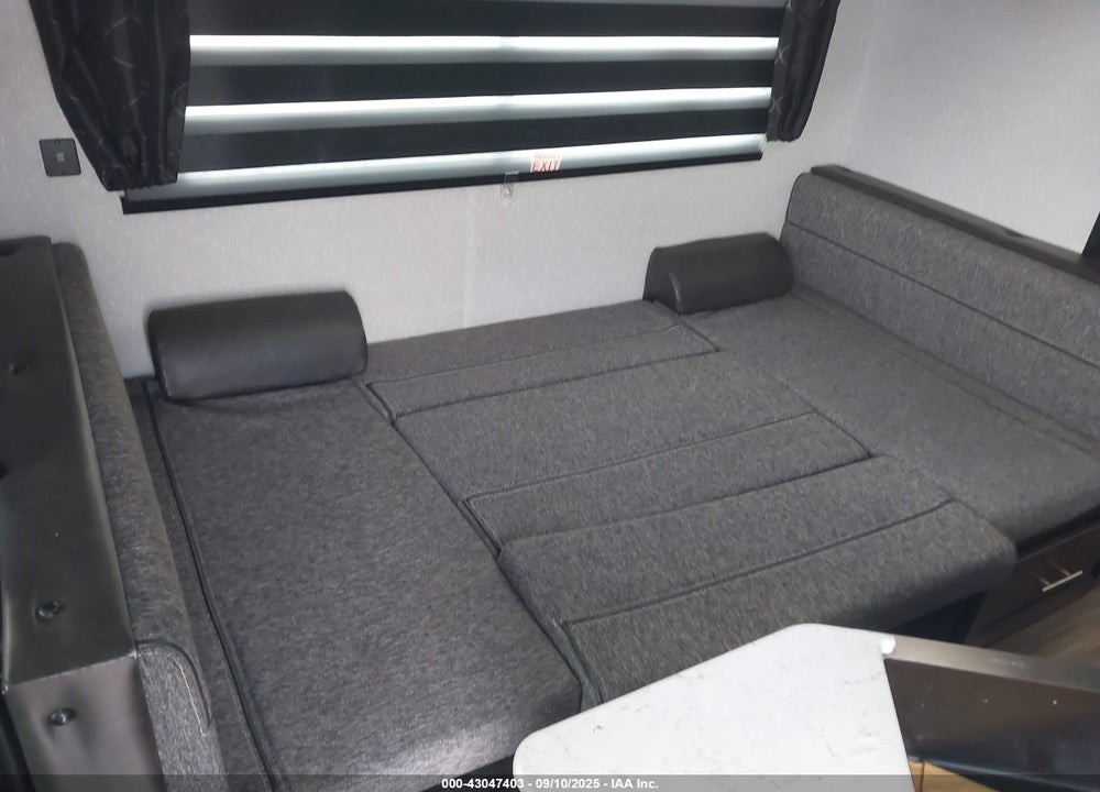 2022 CHEROKEE FOREST RIVER GREY WOLF 23DBH VIN: 4X4TCKY21NK082817