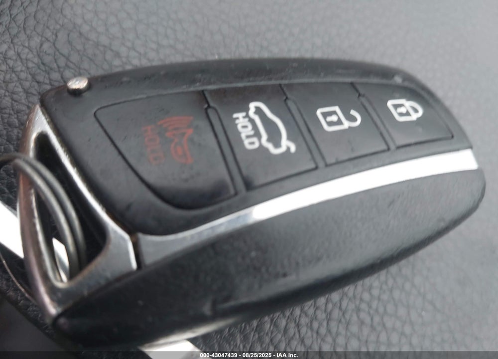 2017 HYUNDAI AZERA VIN: KMHFG4JG6HA572510