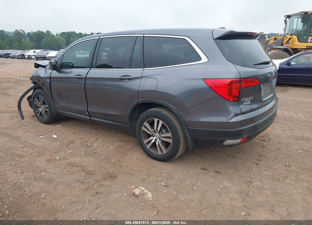2017 HONDA PILOT VIN: 5FNYF5H5XHB037780