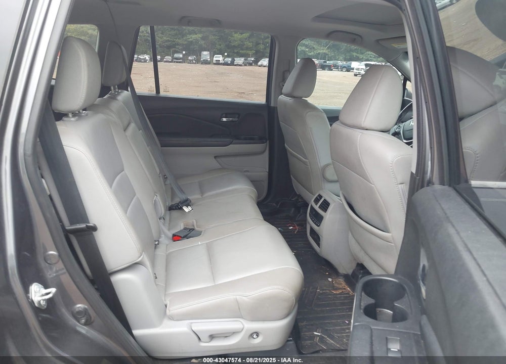 2017 HONDA PILOT VIN: 5FNYF5H5XHB037780