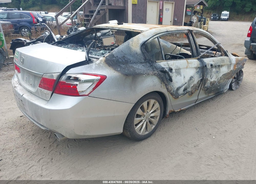 2013 HONDA ACCORD VIN: 1HGCR2F85DA210199
