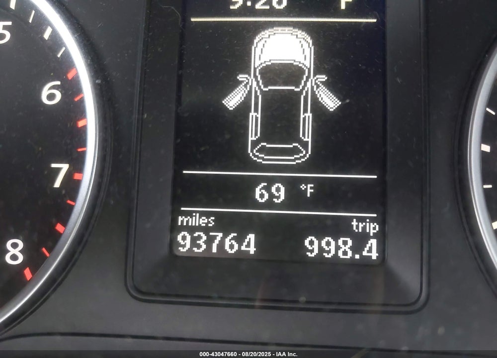 2011 VOLKSWAGEN TIGUAN VIN: WVGBV7AX1BW537860