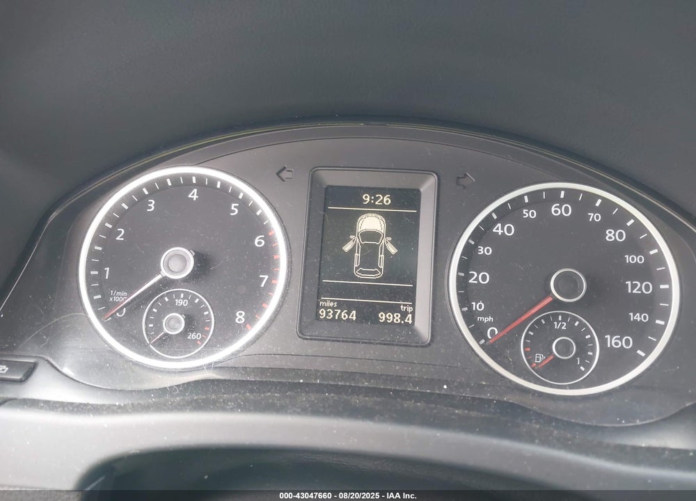 2011 VOLKSWAGEN TIGUAN VIN: WVGBV7AX1BW537860