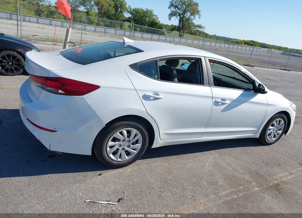 2017 HYUNDAI ELANTRA VIN: 5NPD74LF1HH193407