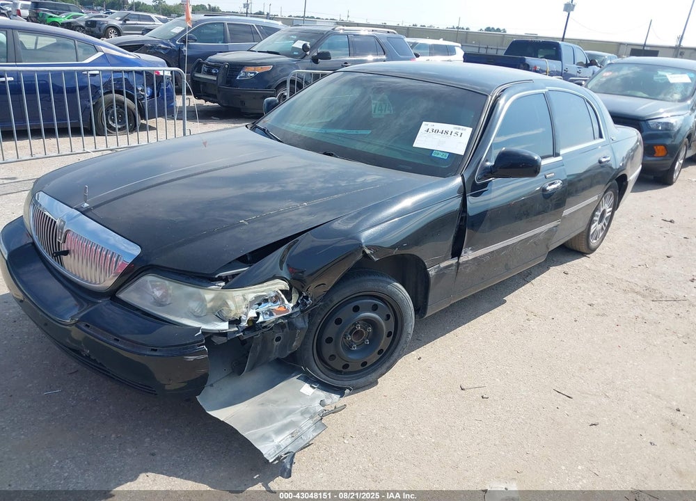 2008 LINCOLN TOWN CAR SIGNATURE LIMITED VIN: 2LNHM82VX8X637050