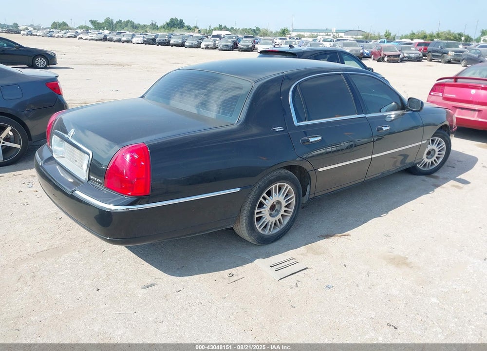 2008 LINCOLN TOWN CAR SIGNATURE LIMITED VIN: 2LNHM82VX8X637050