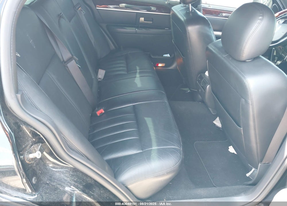 2008 LINCOLN TOWN CAR SIGNATURE LIMITED VIN: 2LNHM82VX8X637050