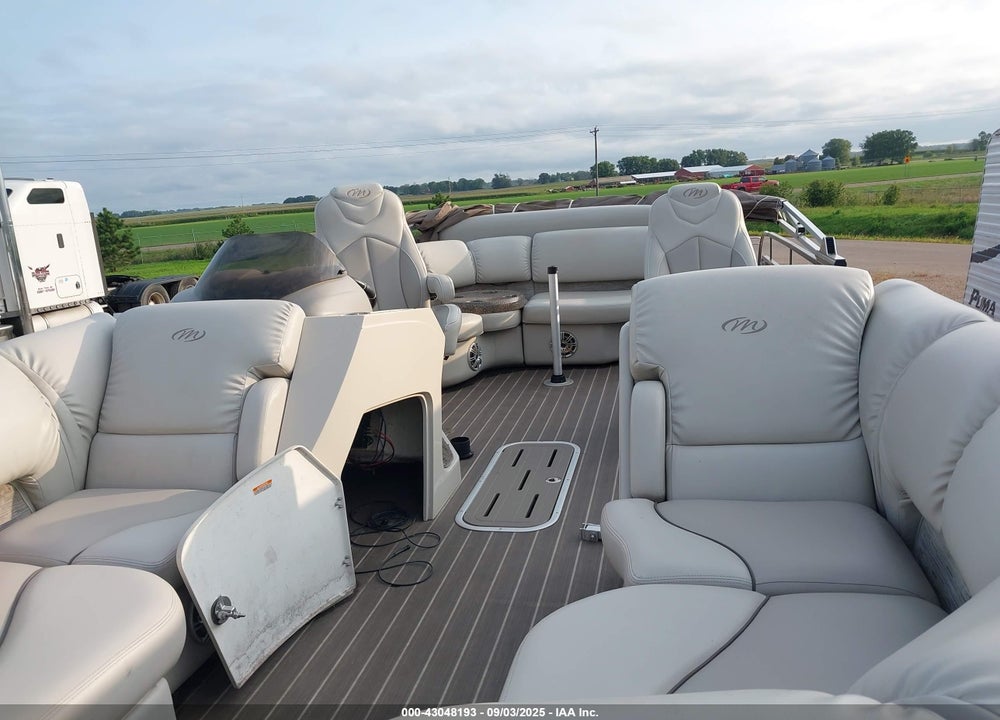2015 MANITOU OASIS PONTOON VIN: TII67025A515