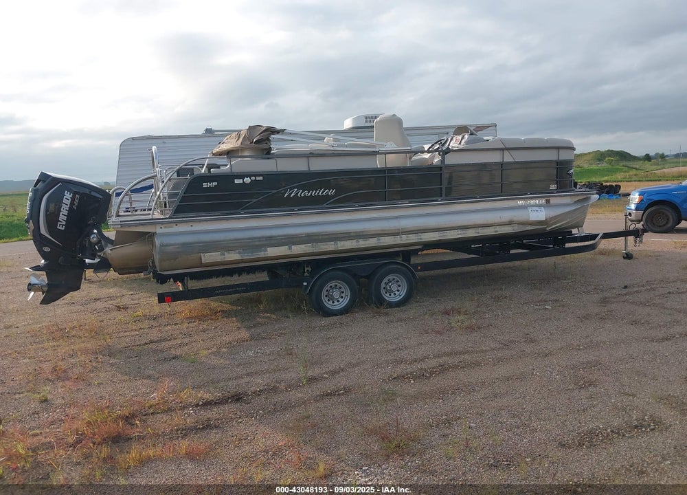 2015 MANITOU OASIS PONTOON VIN: TII67025A515