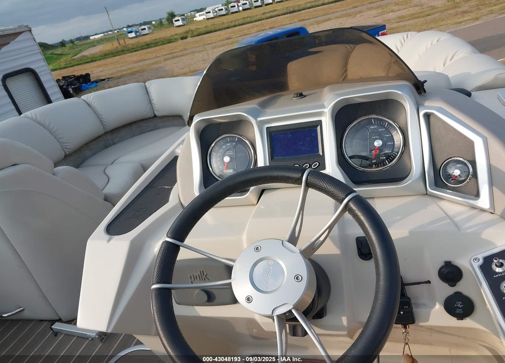 2015 MANITOU OASIS PONTOON VIN: TII67025A515