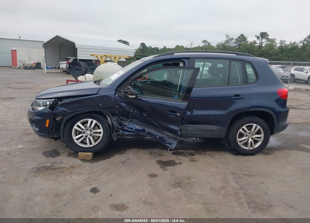 2016 VOLKSWAGEN TIGUAN VIN: WVGAV7AX5GW563607