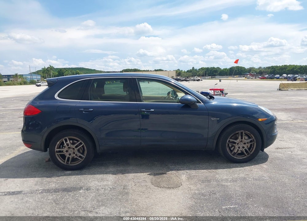 2011 PORSCHE CAYENNE VIN: WP1AE2A27BLA94332