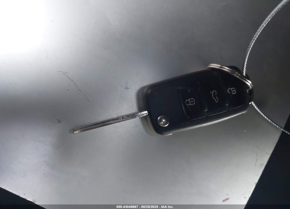 2013 VOLKSWAGEN GOLF VIN: WVWDM7AJXDW023813