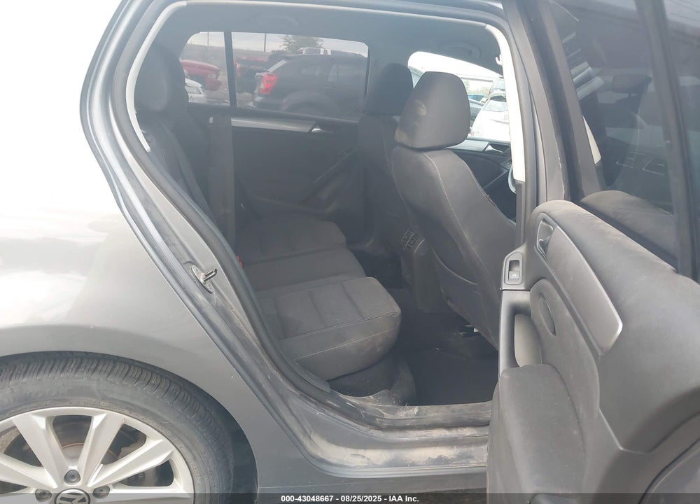2013 VOLKSWAGEN GOLF VIN: WVWDM7AJXDW023813