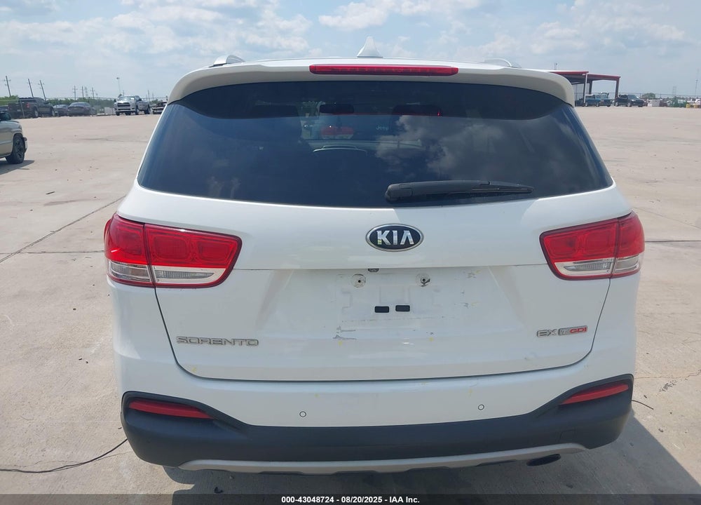 2016 KIA SORENTO VIN: 5XYPHDA18GG010818