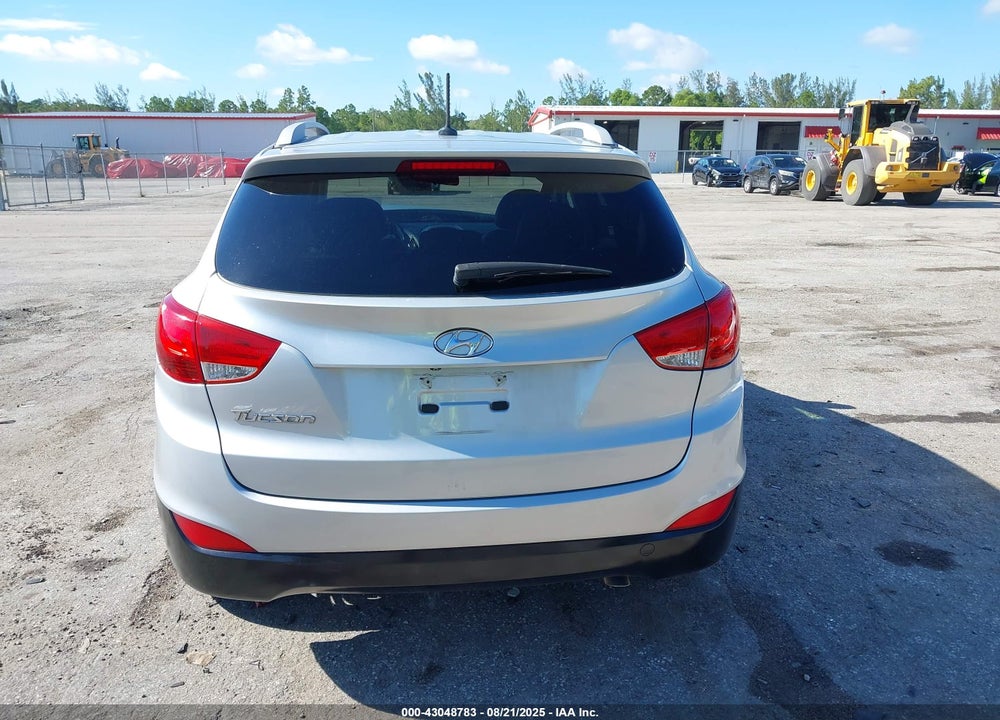 2014 HYUNDAI TUCSON SE VIN: KM8JU3AGXEU924902