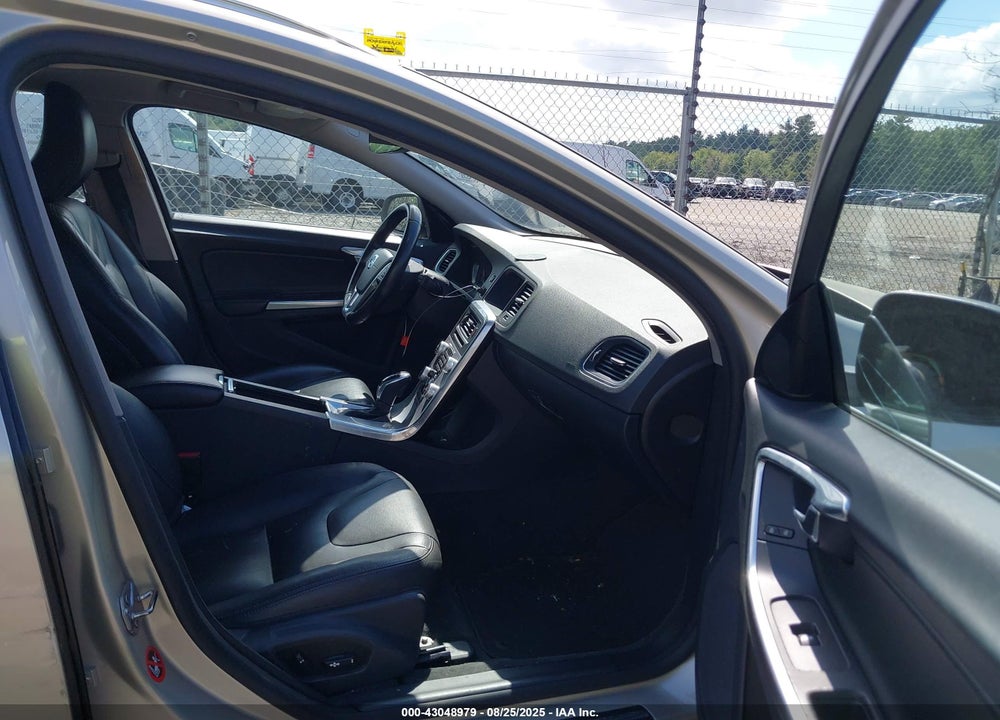 2017 VOLVO V60 VIN: YV140MEKXH1332451