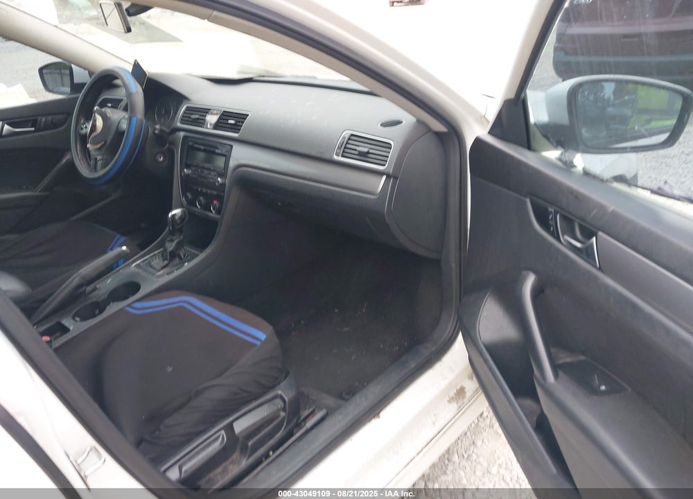 2015 VOLKSWAGEN PASSAT VIN: 1VWAT7A36FC042383
