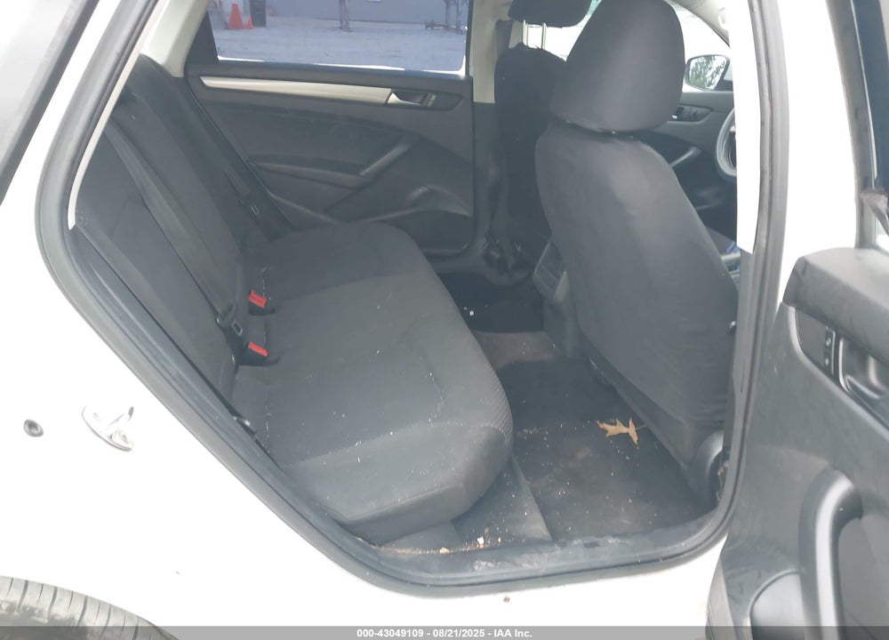 2015 VOLKSWAGEN PASSAT VIN: 1VWAT7A36FC042383
