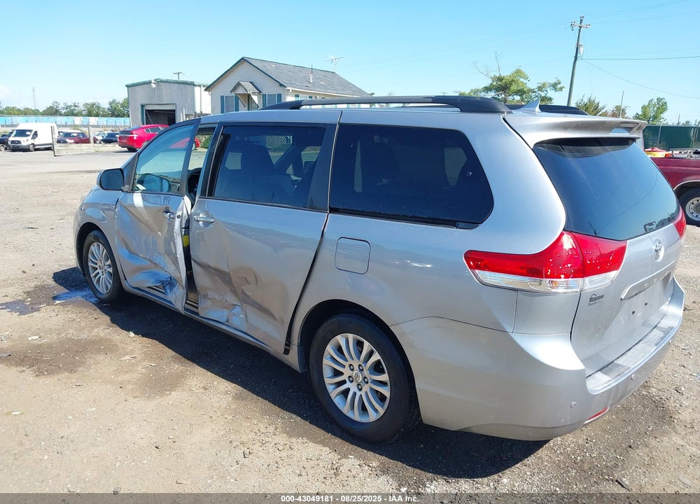 2011 TOYOTA SIENNA XLE V6 VIN: 5TDYK3DC5BS042652