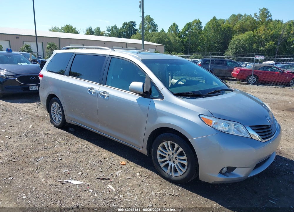 2011 TOYOTA SIENNA XLE V6 VIN: 5TDYK3DC5BS042652