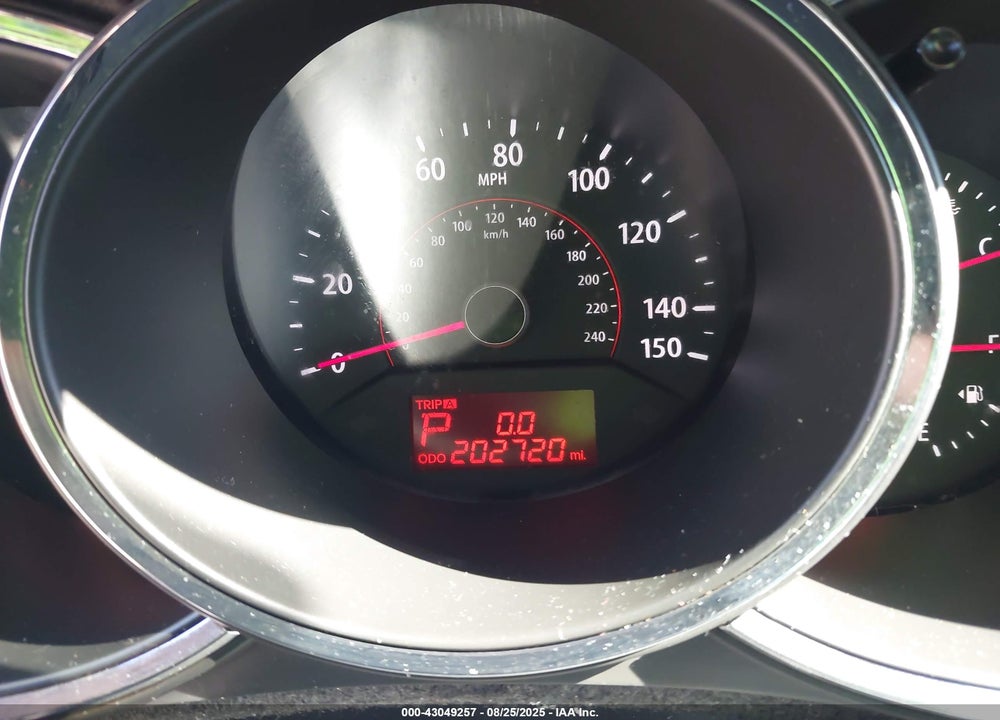 2011 KIA SORENTO VIN: 5XYKT4A11BG005445