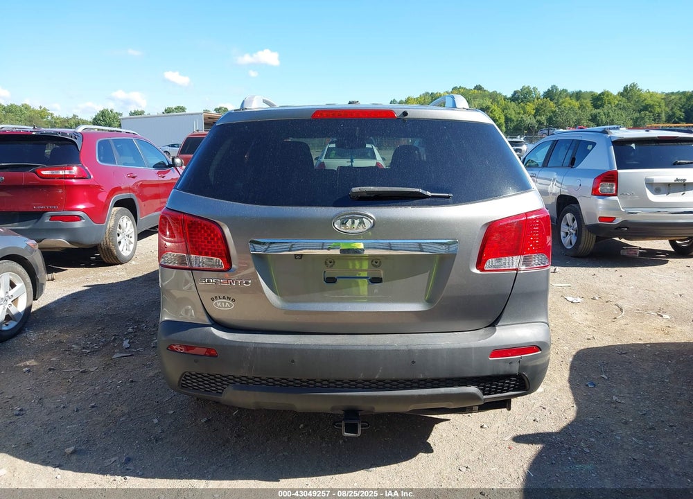 2011 KIA SORENTO VIN: 5XYKT4A11BG005445