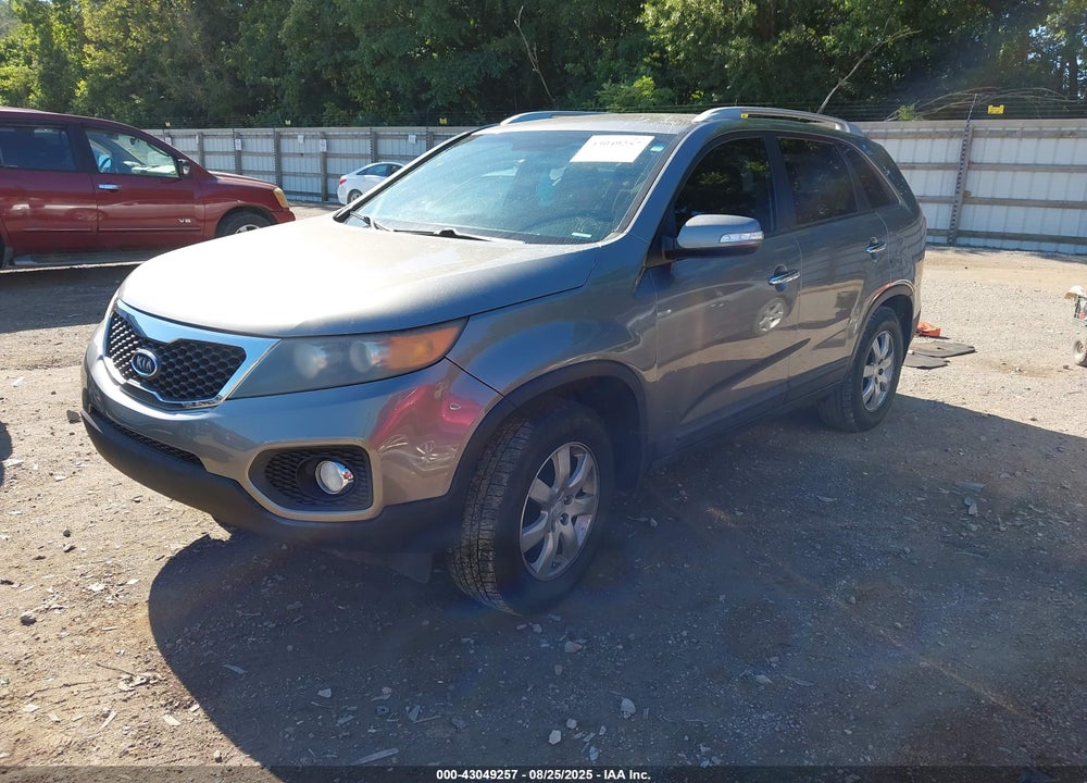 2011 KIA SORENTO VIN: 5XYKT4A11BG005445