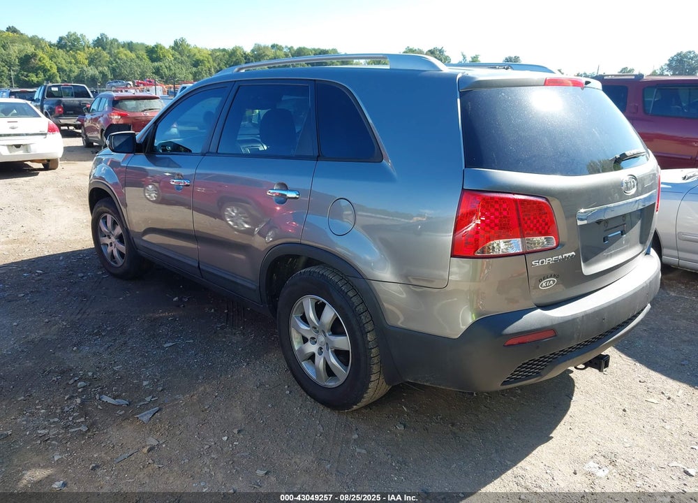 2011 KIA SORENTO VIN: 5XYKT4A11BG005445