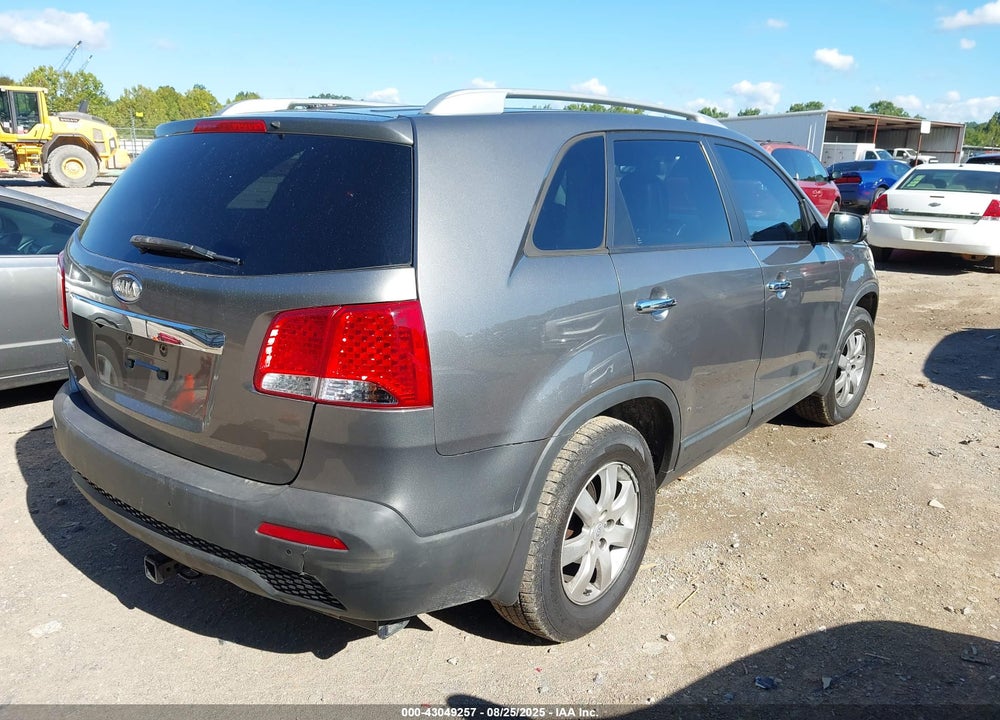2011 KIA SORENTO VIN: 5XYKT4A11BG005445
