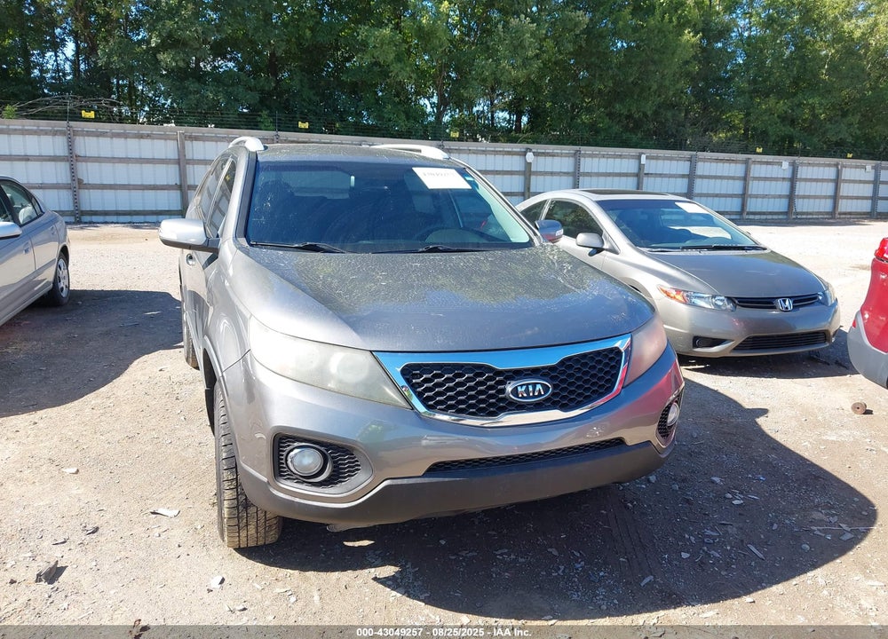 2011 KIA SORENTO VIN: 5XYKT4A11BG005445