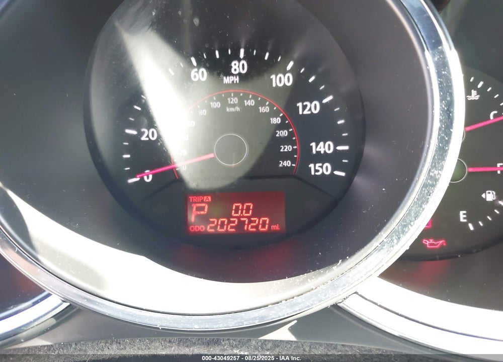 2011 KIA SORENTO VIN: 5XYKT4A11BG005445