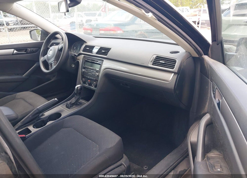 2015 VOLKSWAGEN PASSAT 1.8T S VIN: 1VWAT7A33FC014802