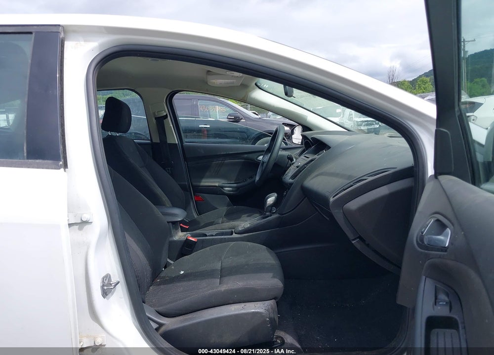 2017 FORD FOCUS SE VIN: 1FADP3K22HL313435