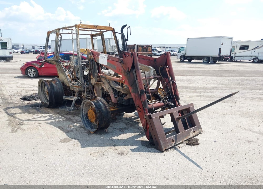 2003 CASE JX80U TRACTOR AND LX132 LOADER VIN: 160220000
