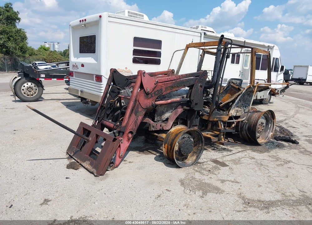 2003 CASE JX80U TRACTOR AND LX132 LOADER VIN: 160220000