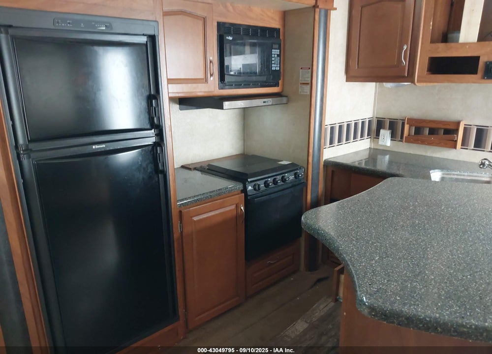 2011 KEYSTONE RAPTOR TOY HAULER SE VIN: 4YDF39131BR800154