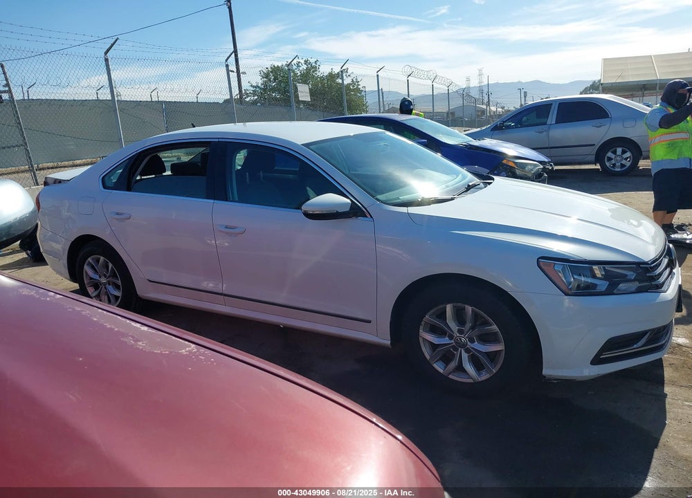 2017 VOLKSWAGEN PASSAT VIN: 1VWAT7A33HC010140