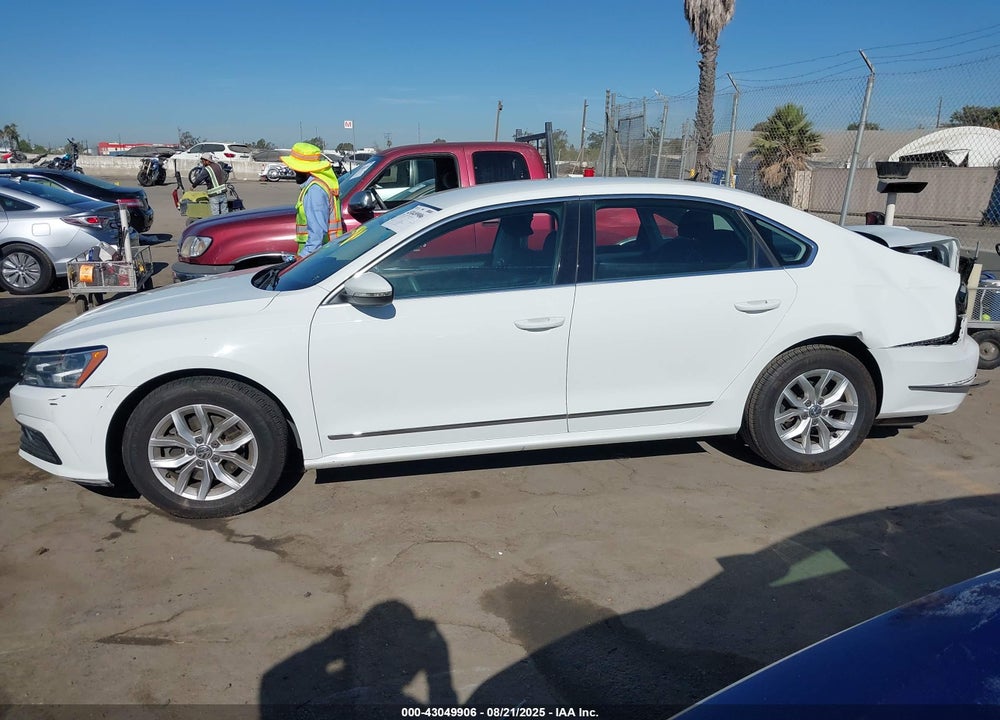 2017 VOLKSWAGEN PASSAT VIN: 1VWAT7A33HC010140