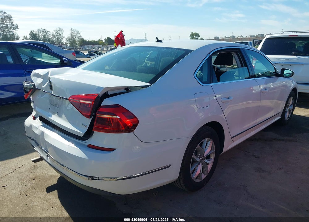 2017 VOLKSWAGEN PASSAT VIN: 1VWAT7A33HC010140