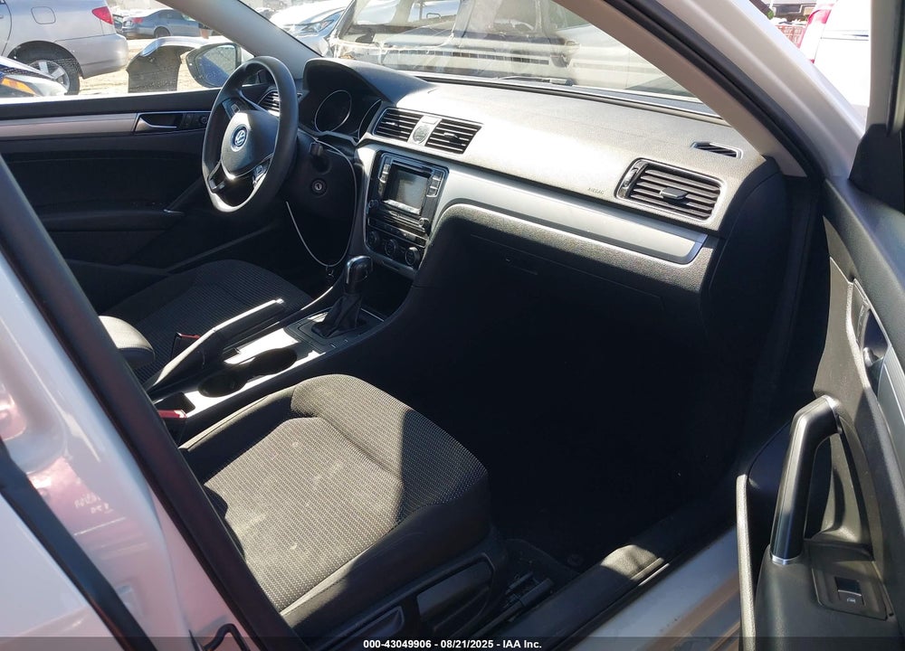 2017 VOLKSWAGEN PASSAT VIN: 1VWAT7A33HC010140