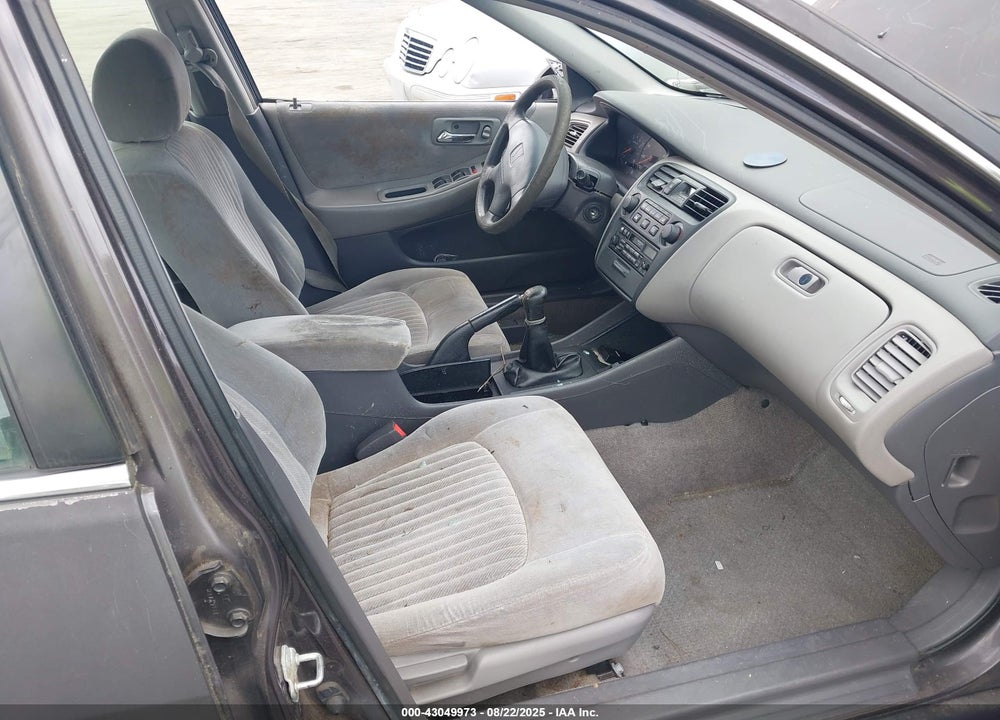 1998 HONDA ACCORD LX VIN: 1HGCG5540WA187147