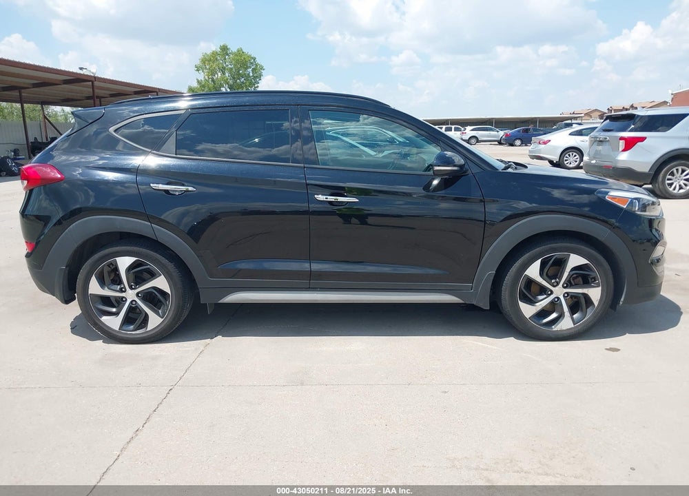 2017 HYUNDAI TUCSON VIN: KM8J33A22HU365437
