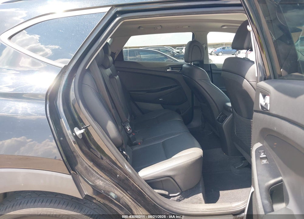 2017 HYUNDAI TUCSON VIN: KM8J33A22HU365437
