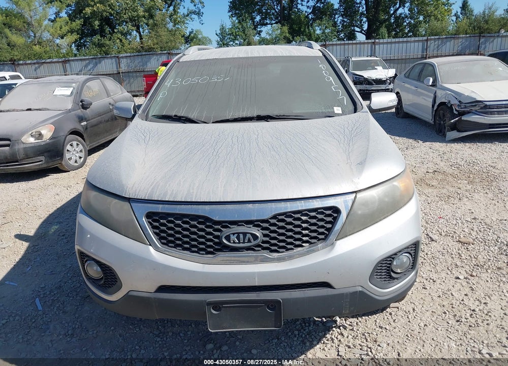 2011 KIA SORENTO VIN: 5XYKTDA1XBG100957