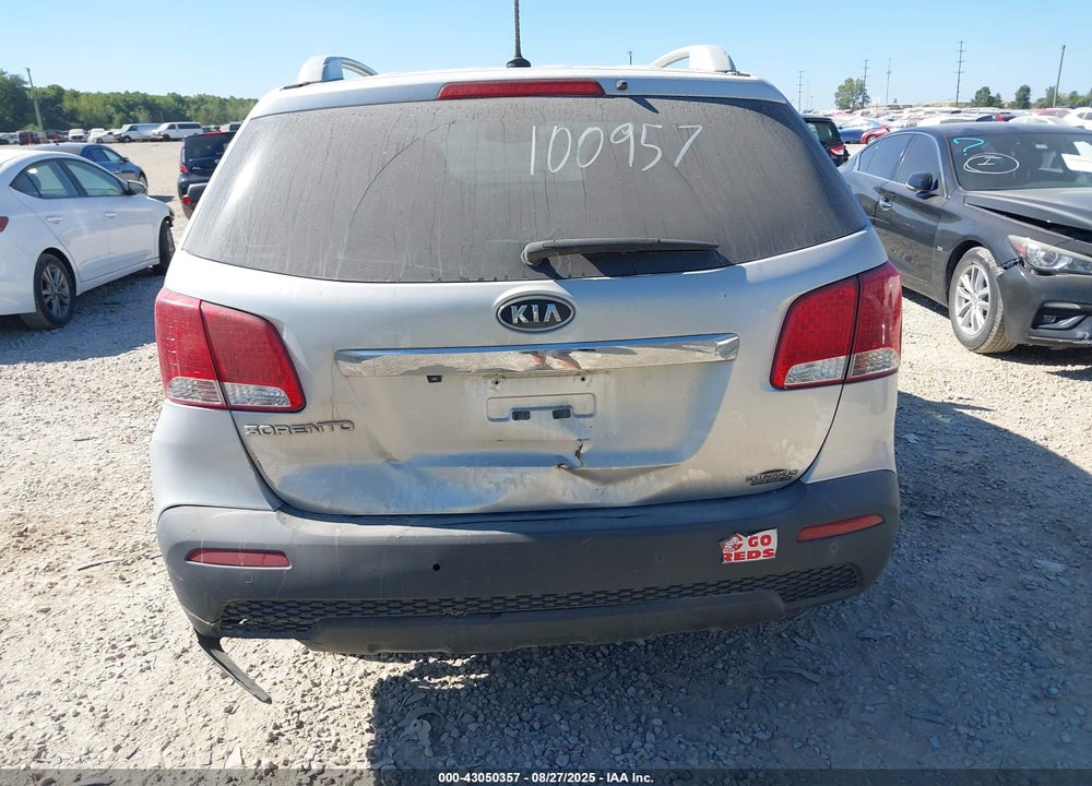 2011 KIA SORENTO VIN: 5XYKTDA1XBG100957