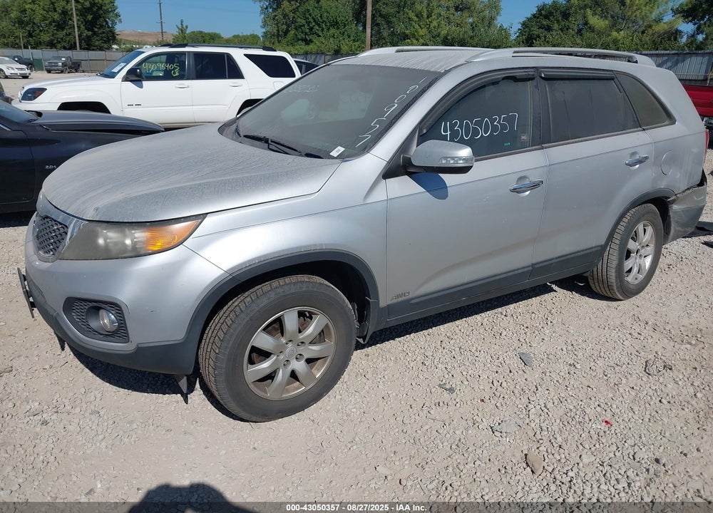 2011 KIA SORENTO VIN: 5XYKTDA1XBG100957