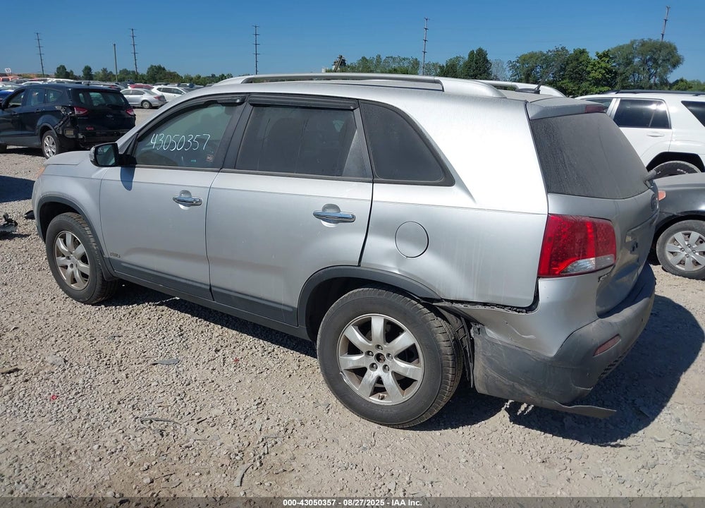 2011 KIA SORENTO VIN: 5XYKTDA1XBG100957