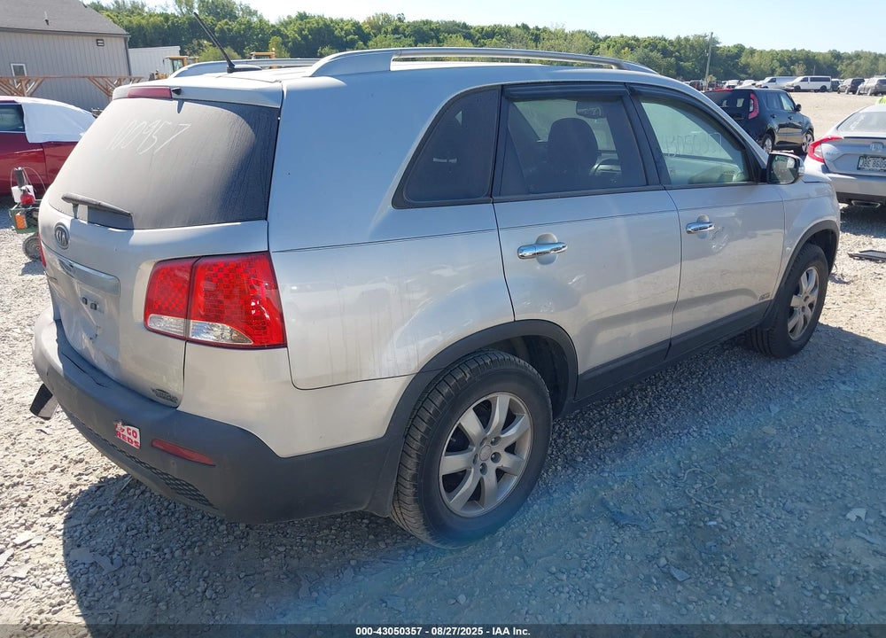 2011 KIA SORENTO VIN: 5XYKTDA1XBG100957