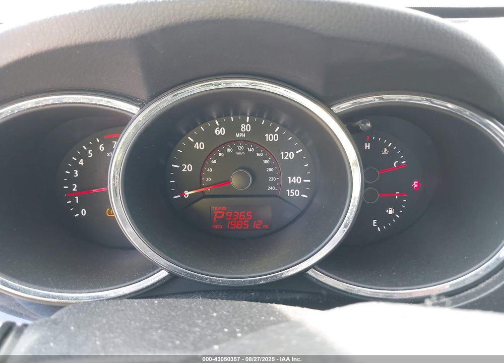 2011 KIA SORENTO VIN: 5XYKTDA1XBG100957